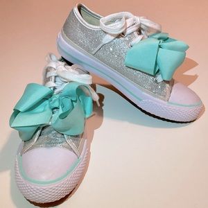 JoJo Siwa Legacee glitter sneaker w/ bow 1.5